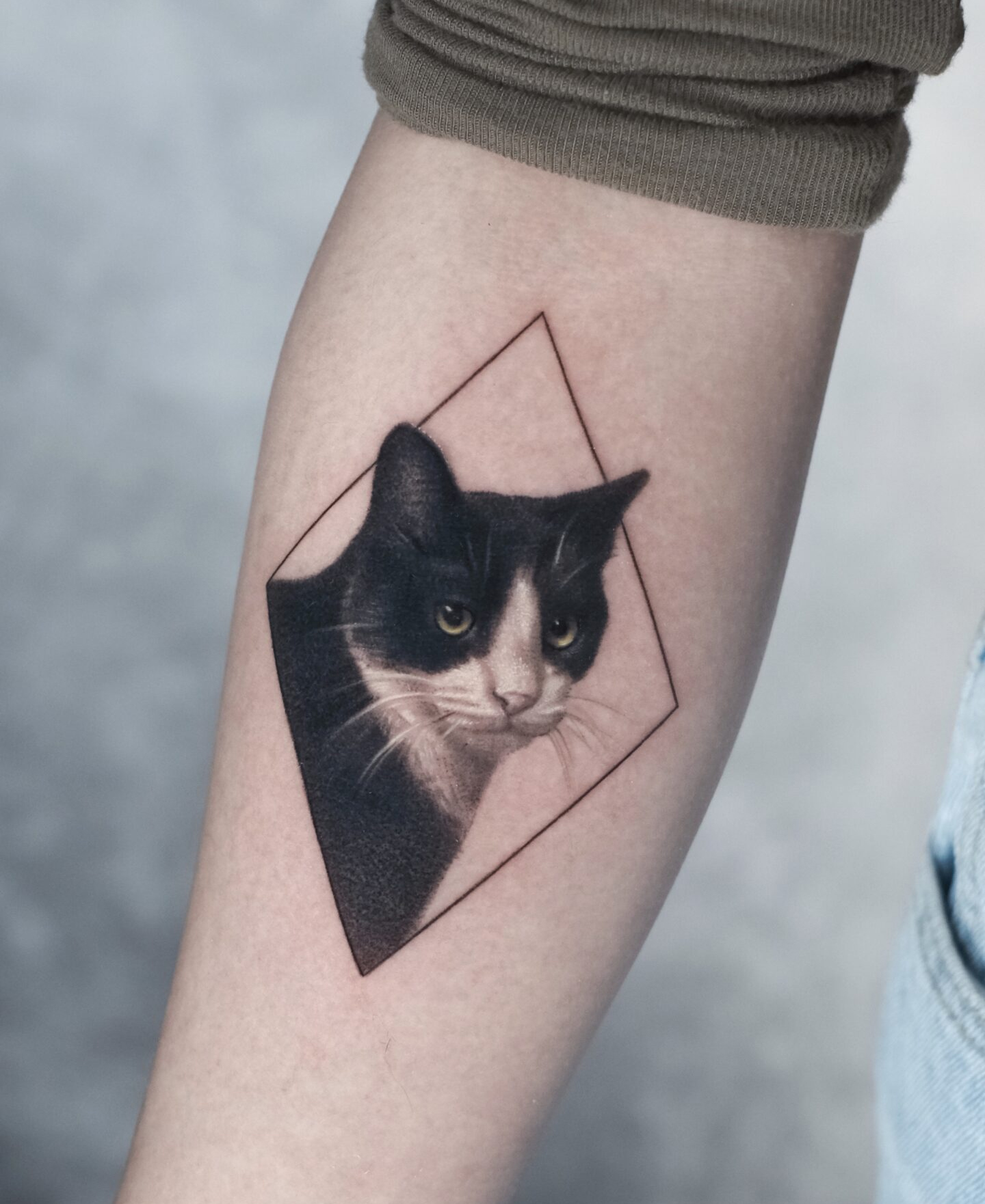 A Story of Loyalty and Art: Stefanía’s ReturnAfter 11 Years 6 jose contreras 2 tattoo austion art